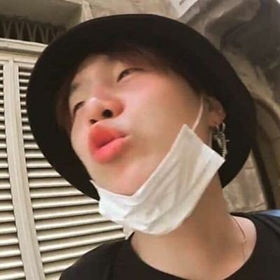 sug4pouty's profile picture. 📎Fan accøunt📎
• før : bts, txt, itzy & enhypen🍳 le lloro a K de iland ocasionalmente.