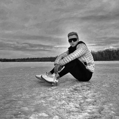 e_jizzzle's profile picture. 