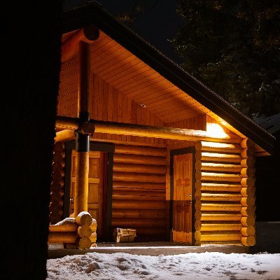 With panoramic views from each door step, you’ll find luxury Chalets and Suites that are fully equipped for your stay, uncover the heart of Banff National Park.