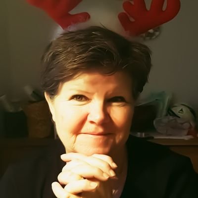 Potet uten portefølge, også kallt husmor. Øyboer og strikkoman.
Har cats points i litteratur.