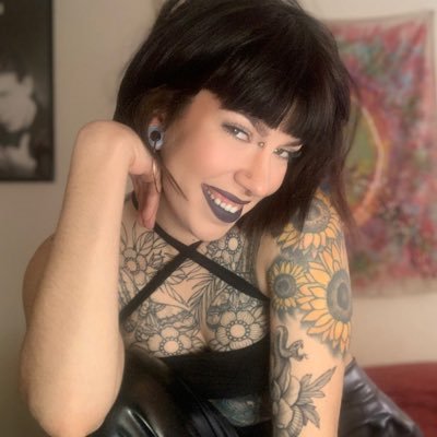 NY to PHILA| Lipstick Addict|Mom of Lizards|Zion’s Mom|Vet Tech|Sagittarius|Artist