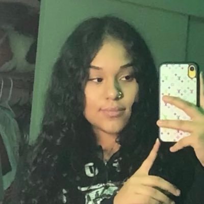 YasminOsorio10's profile picture. 17🤩 rvhs🎒