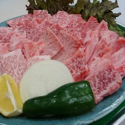 鹿児島県姶良市で精肉店、焼肉屋を営んでおります。美味しいお肉をご堪能下さいませ。📲090-3665-7182 (10時~18時) 📲0995-66-2917 (18時~)「住所」鹿児島県姶良市鍋倉1470 「営業時間」18時～21時半ラストオーダー 「定休日」月曜日 🅿完備 個室有り