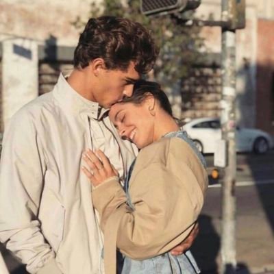 اسعد من تُحب ابتسم لمن حولك تواضع للجميع الحياة بسيطه ♥️💌📬