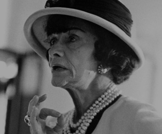 FrasesCChanel's profile picture. Frases e pensamentos do maior gênio da Moda: Gabrielle Bonheur Chanel (Coco Chanel) e de todos os grandes fashionistas. L'élégance est tout ce qui est beau.