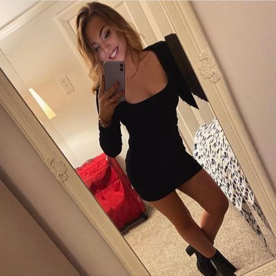 soph_e_holmes's profile picture. UK | ♓️