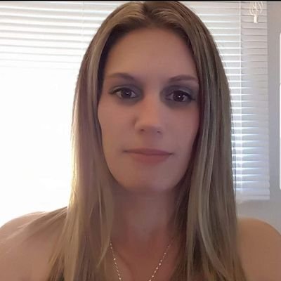 TaniaGolden12's profile picture. 