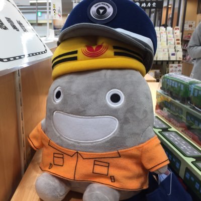 のるるん好きすぎてTwitter始めたよ。お散歩大好き。ゆるキャラも好き。ねこを見かけたらとりあえず話しかける系。寒いのは苦手。平日は社畜。最近うさぎが気になる🐰ペンギンかわいい🐧もころんは友達