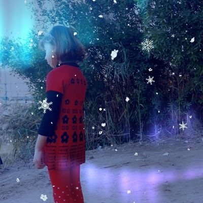 نحتاج قليل من التأمل لآكتشاف ذواتنا ..كذلك الكتابة تفصح عن الذات لو تأملناها بعمق ~