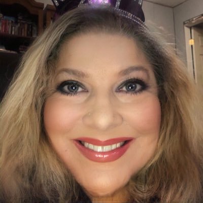 autumnmemory80's profile picture. I am a teacher by day and a Twitter stalker by night. I like to cook, read, and run. Oh, and my one true love? Auburn football.