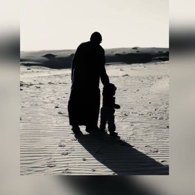 نصف الثقة بالنفس : عدم المقارنة مع الآخرين ، ونصف الراحة : عدم التدخل في شؤونهم ، ونصف الحكمه : الصمت