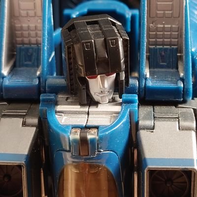 《TF専用垢》
ダラダラと毎週トランスフォーマーの写真をUPしているだけのただのTFコレクターです。

G1～BWまで収集していたが実写公開時に大量放出。
ヘケヘケからTF復帰。

アイコンのMP-7 ｻﾝﾀﾞｰｸﾗｯｶｰは誕生日に嫁からプレゼントしてもらった唯一のTFです。