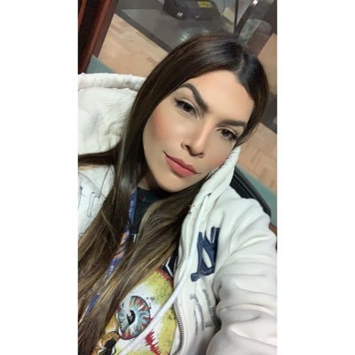 Periodista venezolana. Locutora y productora, amante de los libros y el café. Coordinadora de Redacción en @fmcenternoticia #InformarNoEsDelito