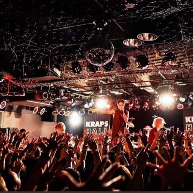 今はDaizyStripper/栄喜/heidi./lynch./HAZUKI/LiSA/ダウト/NoGoD/SSS/EYEバンド、などのライヴへ通うバンギャ男です。siam shade、La’cryma Christiが原点。
