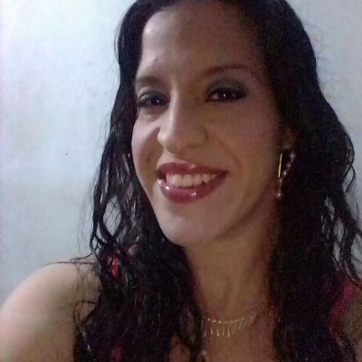 Cantante, repostera, ama, vive, siente, sueña en grande y por sobre todo se feliz!