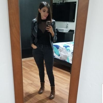 Soyunalombriz's profile picture. Estoy en proceso... Hay cosas que aprender y cosas que reprogramar. Estoy en construcción pero he estado en demolición.