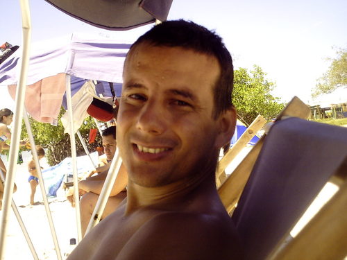 soy cubano vivo en venezuela en isla de margarita felizmente casado con mi maracucha