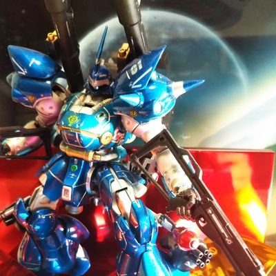 ガンプラ始めました。金属塗装屋で仕事してます。塗装技術、パテ技術、研ぎ技術を楽しんで学んでます。最近は吉本プラモデル部で勉強させてもらってます。娘二人が最近プラモデルを初めました。一緒に投稿しますので、宜しくお願いします。