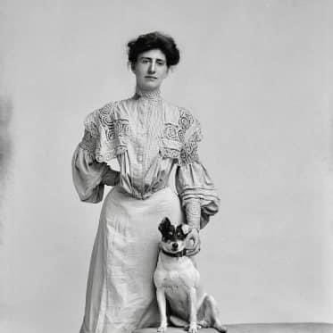 fourbythebeach's profile picture. Daughters, books, dogs, education.