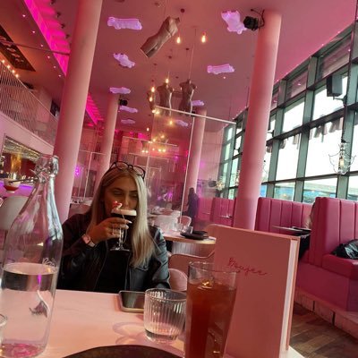 mollydevitt's profile picture. 