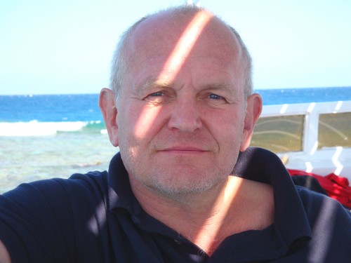 Geordie, ex-oilfield, marketer, MD Silver Bullet Marketing, Europhile, rugby, Novos RFC, walker, NHS, NUFC, husband, father & grandfather to wonderful people 😀