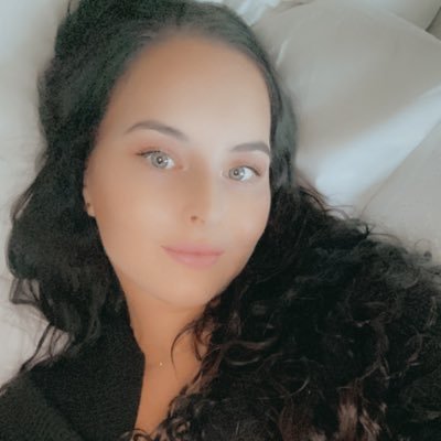 ElenaAndrean's profile picture. “anni, amori, e bicchieri di vino - non si contano mai” 🍋🍸☀️