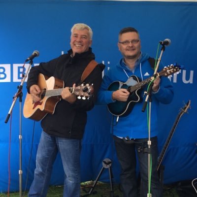 Dylan a Neil, deuawd canu gwlad o'r Felinheli. Dylan & Neil, the father and son Country Music Artists from North Wales, UK. visit us on youtube, facebook.