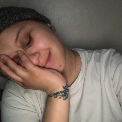 LGarcia628's profile picture. even when we’re living we’re dying 🐝