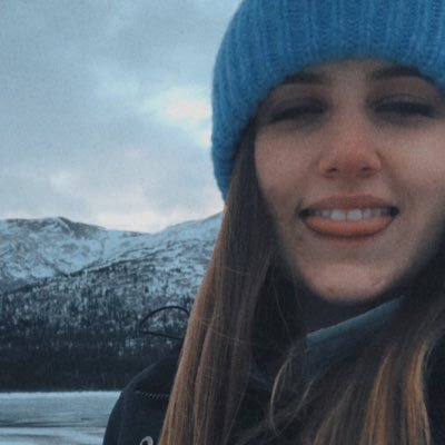 emi_doubleEE's profile picture. 24 • MI • Yoga Teacher • MPA