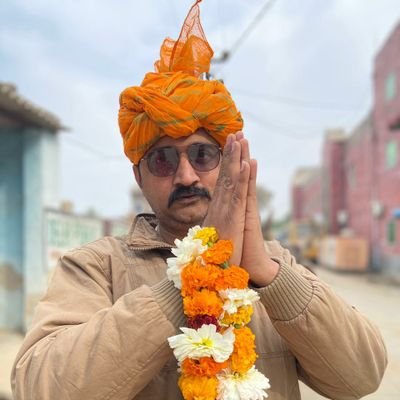 मेरा पुराना वाला अकाउंट @dyadavbjp कुछ असामाजिक तत्वों द्वारा सस्पेंड करा दिया गया है मेरे नए अकाउंट के साथ सभी मित्र जुड़े..