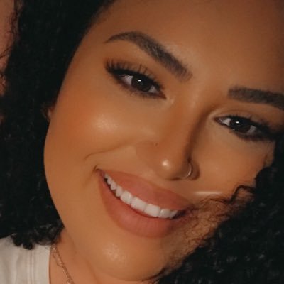 ArlineSuarez's profile picture. too busy makin my own waves 🌊