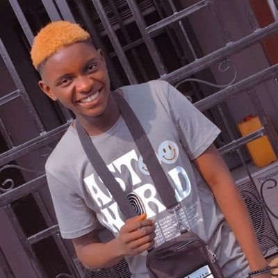 JoshuaNse4's profile picture. I don't like it when people  tell me that the sky's☁☁ my limit ,Nah❌, wanna know why?👇👇

because there are f**k footprints on the moon.😇

#I always shine☀