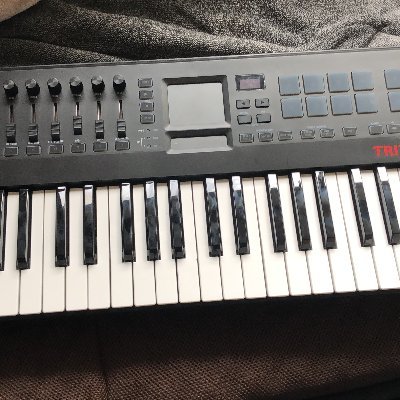 ProlougeO's profile picture. プログレ､SF（特にスタートレック）､中年DTMer(Cubaseを使用)です。宜しくお願いします｡