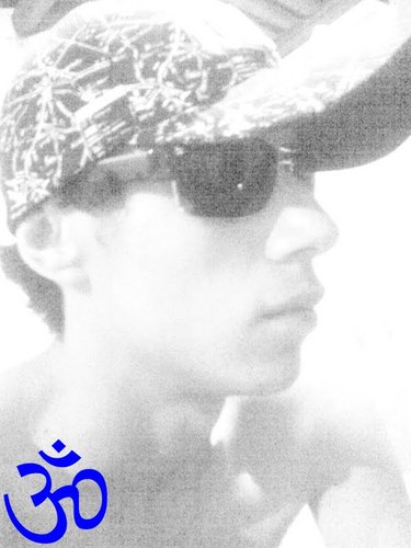 Procuro algum ke mi fassa feliz:)