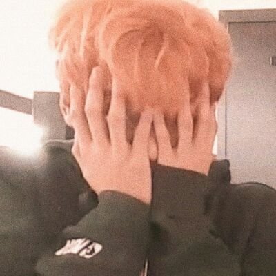 geminihyuckie's profile picture. *ೃ༄ diamonds on my neck, looking like a water show ayy!!