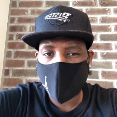 Demitri92057706's profile picture. 👀