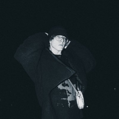 19 | Puste den Rauch in die Luft, bis die Lunge versagt, ich unten im Sarg lieg'