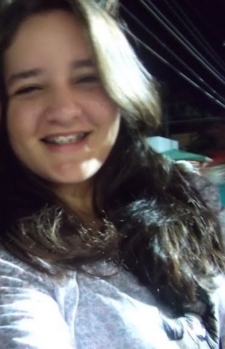 Estudante e jogadora de volêi. Apaixonada por pequenos detalhes e com grandes amores.