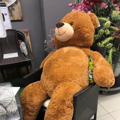 yelmartillo's profile picture. Para bailar se necesitan dos, para martillear también.