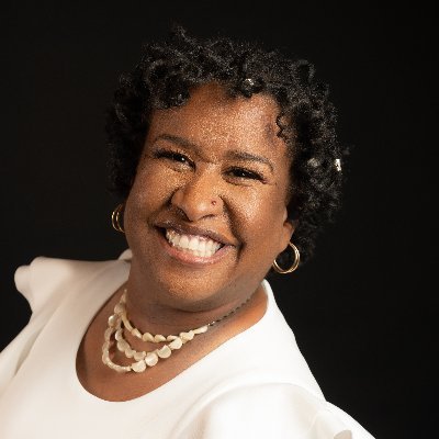 A chiropractor, inspirational speaker, health practitioner, and a charismatic & impactful community leader who is building a wellness platform through teaching