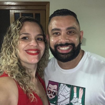 sou uma pessoa extremamente extrovertida que gosta muito da familia e principalmente da vida.Meus sonhos eu persigo ate o fim ,e nunca desisto do que quero.