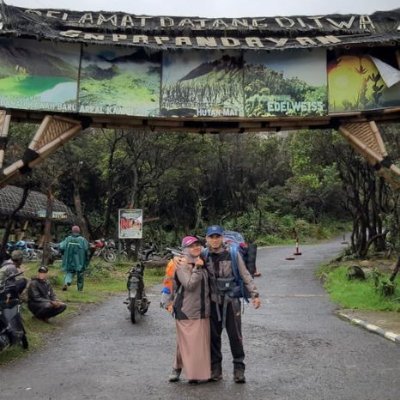 Tak semua cinta itu melahirkan iman. Tapi semua Iman, Insya Allah akan melahirkan cinta (Al Habib Umar Bin Hafidz)
Habibati @ummahfath