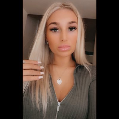 mia_barrett's profile picture. 