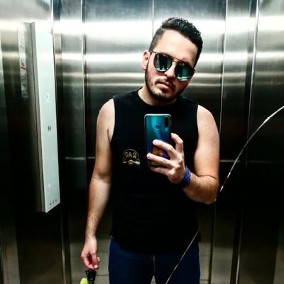 skalelk's profile picture. Guitarrista de aire, baterista de pupitre y cantante de ducha. !Carpe Diem!