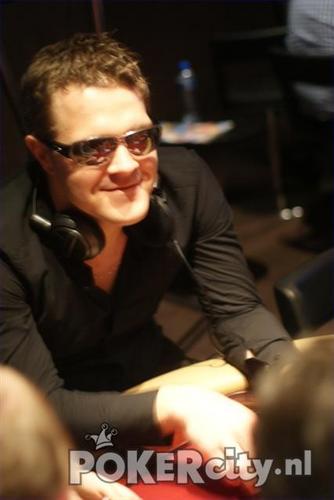 Follow the life of Dutch pokerpro Dimitri van Leent!