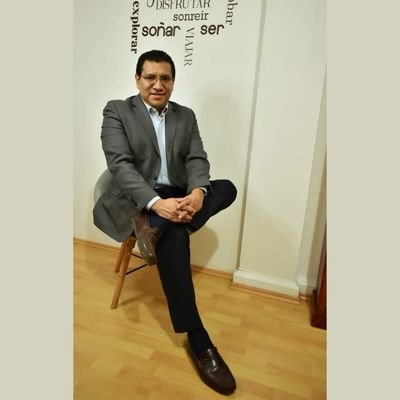 OswaldoBaxin's profile picture. Consultor fiscal / Contador y Abogado / Resuelvo problemas de Negocios en @baxinbaez / Si no levantas los ojos creerás  que eres el punto más alto