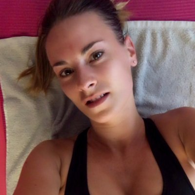 je suis une femme nature mature sensible sensuelle et naturelle je recherche une relation sérieuse sans pression ou prise de tête purement amoureuse BISOUS 💋🎗