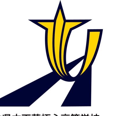 熊本県の最西端．グラウンド横は天草灘．最高の自然に囲まれて野球をしています.部員は現在10名、マネージャー2名です.