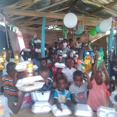 A mission focused on showing Christ deep &wide love in the hills of Haiti through full bellies, growing brain and sweet dreams!