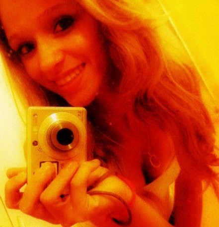 21 anos, estudante de publicidade e propaganda... me add no msn kamyllah-tinha-@hotmail.com